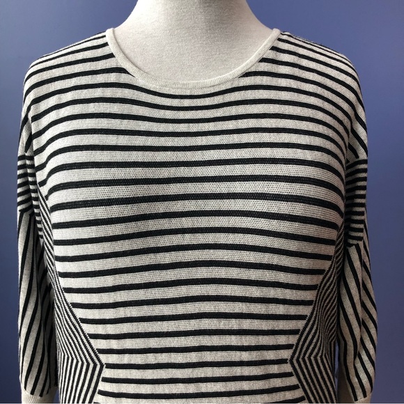 Jaclyn Smith Striped Geometric XL Sweater Black Cream Top - Picture 5 of 8